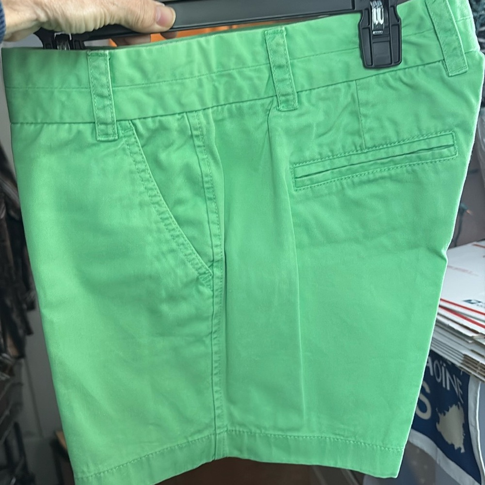 J. Crew womens bright green flat front 5" inseam chino shorts - size 2